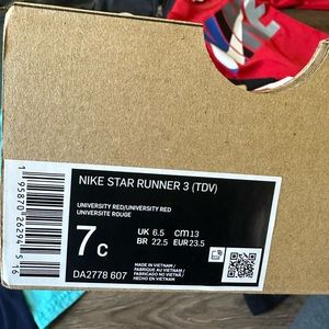 Toddler Nike sneakers, size 7c brand new